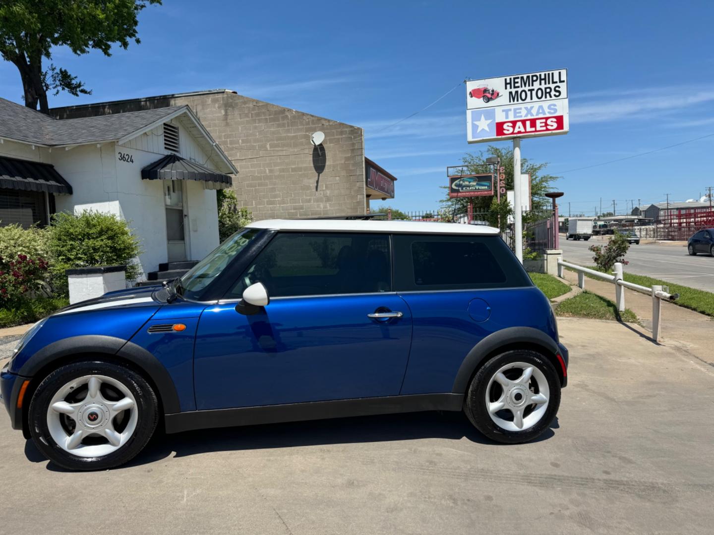 2003 Blue Mini Cooper (WMWRC33463T) , Standard transmission, located at 3624 Hemphill St., Fort Worth, TX, 76110, (817) 926-8921, 32.696205, -97.331985 - Photo#1